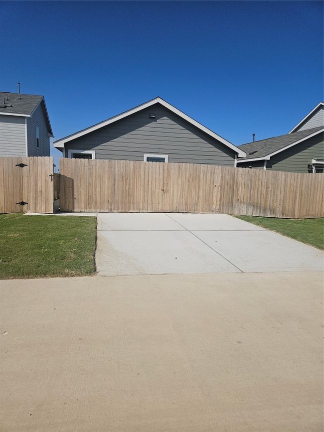 236 Sambre St, House other with 3 bedrooms, 2 bathrooms and 2 parking in Kyle TX | Image 5