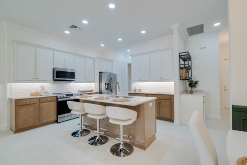 98-2005 Bridgepointe Cir, Vero Beach, FL, 32967-6877 | Card Image
