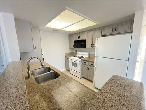 2004-8070 W Russell Rd, Las Vegas, NV, 89113-1549 | Card Image