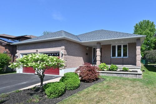 90 E House Cres, Cobourg, ON, K9A5K3 | Card Image