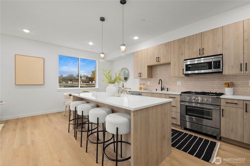 6546 C Latona Ave Ne, Seattle, WA, 98115 | Card Image