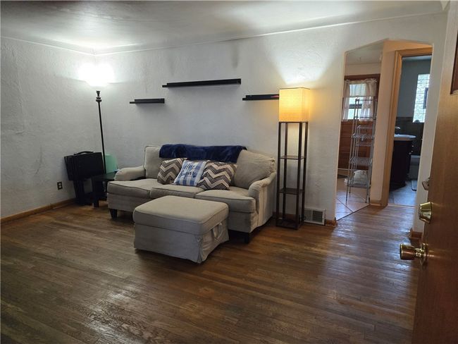 4013 Mcwhinney St, House other with 2 bedrooms, 2 bathrooms and 1 parking in Munhall PA | Image 4