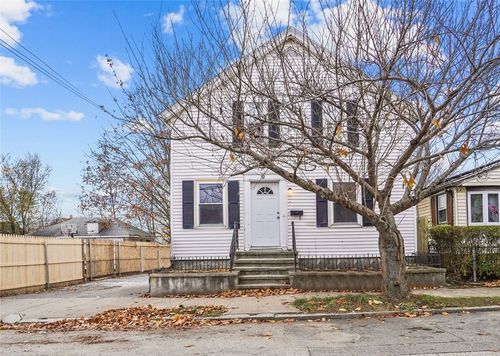 92 Parnell St, Providence, RI, 02909-4018 | Card Image