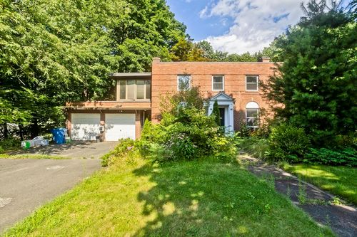 95 Creswell Dr, Springfield, MA, 01119-2427 | Card Image