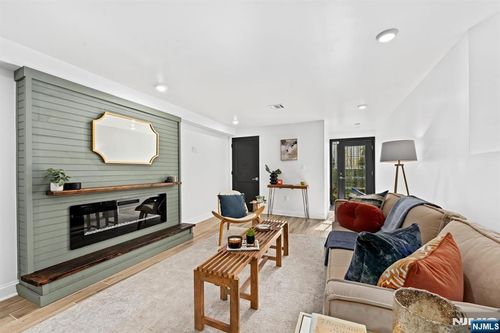 201 Zabriskie St, Jersey City, NJ, 07307-4320 | Card Image