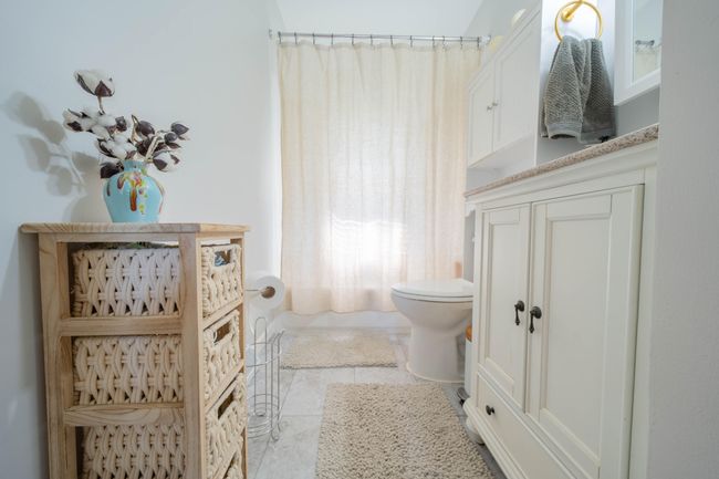 Bathroom 1 | Image 8