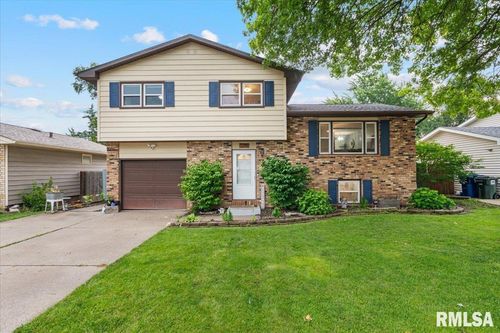 1215 Calvin St, Davenport, IA, 52804-4211 | Card Image