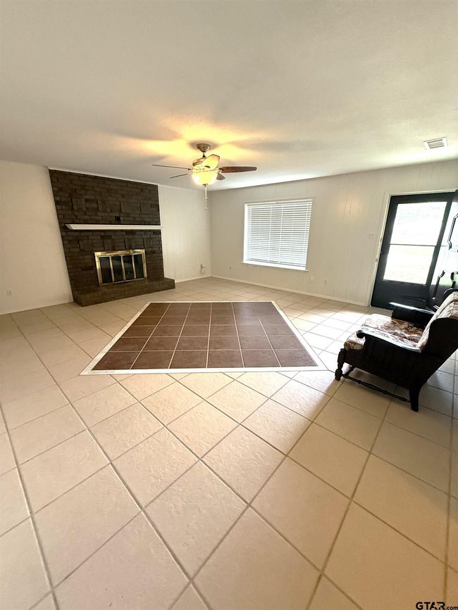 13675 Maple Dr, House other with 3 bedrooms, 2 bathrooms and null parking in Tyler TX | Image 4