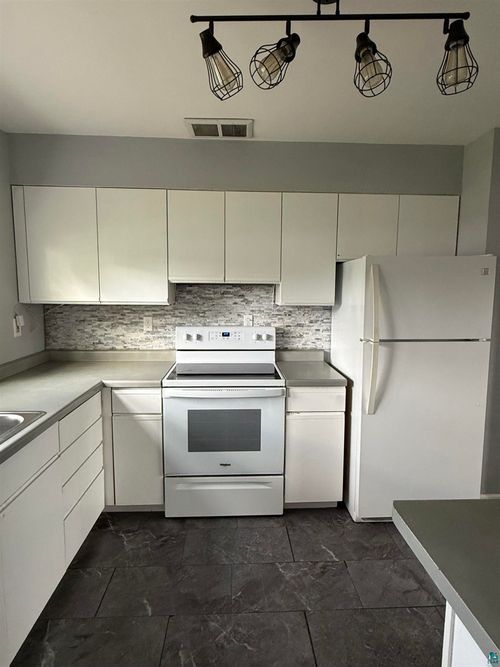 431-431 Kelly Cir, Duluth, MN, 55811-5912 | Card Image