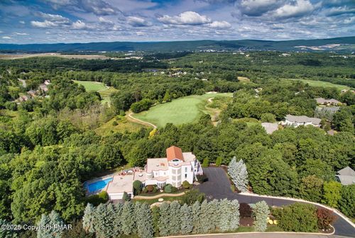 110 Glenmaura Dr, Moosic, PA, 18507-1901 | Card Image