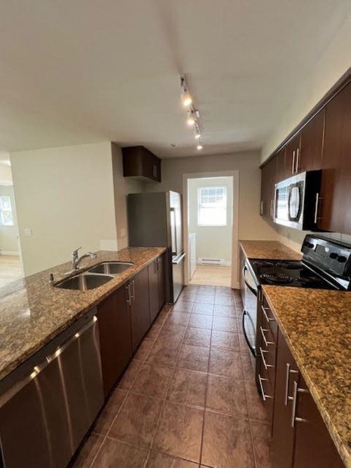 204-3240 St. John'S Street, Port Moody, BC, V3H2C9 | Card Image