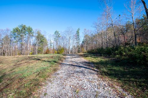 2366 Middletown Rd, Londonderry, VT, 05148-9740 | Card Image