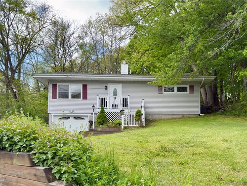 15 Forest Dr, Hyde Park, NY, 12538-3103 | Card Image
