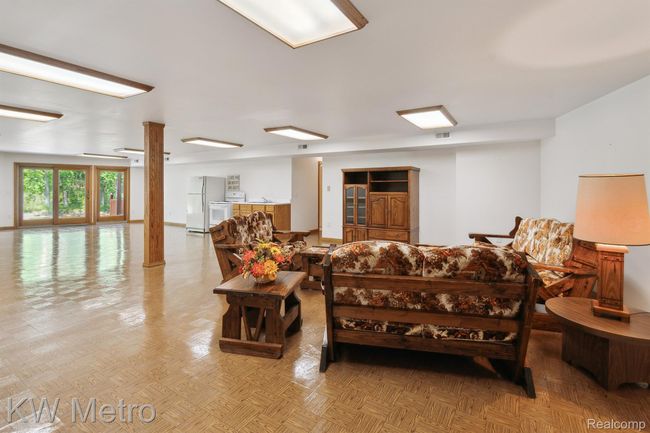 Lower Level Recreation Area | Image 23