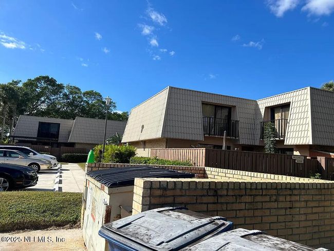 5706 57 Th Way, Townhouse with 2 bedrooms, 3 bathrooms and null parking in West Palm Beach FL | Image 4
