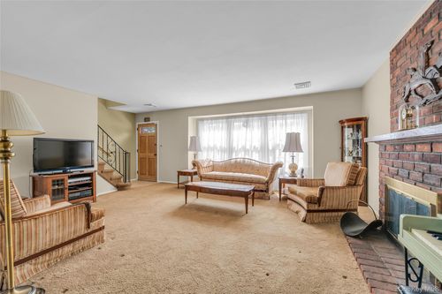 21 Farragut Rd, Old Bethpage, NY, 11804-1227 | Card Image