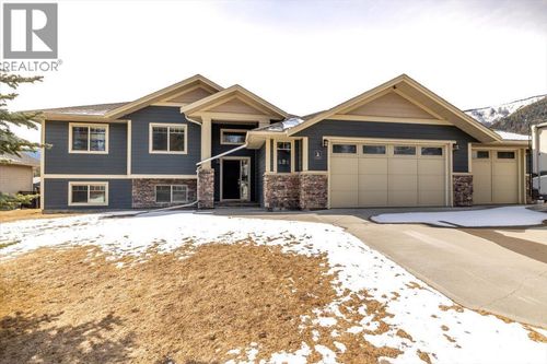 2261 Black Hawk Dr, Sparwood, BC, V0B2G2 | Card Image