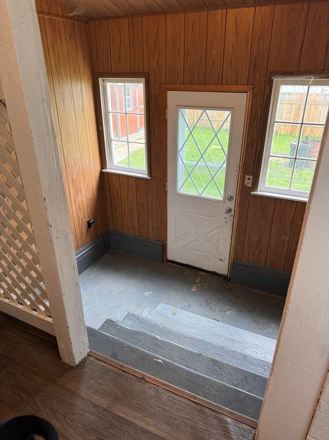 Back porch entrance (with walk down basement acces | Image 13
