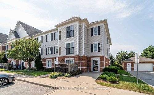 201-94 Aspen Springs Dr, Clarington, ON, L1C5N4 | Card Image