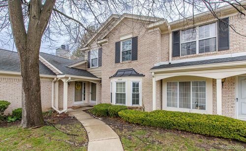 2669 Williamsburg Cir, Auburn Hills, MI, 48326-3546 | Card Image