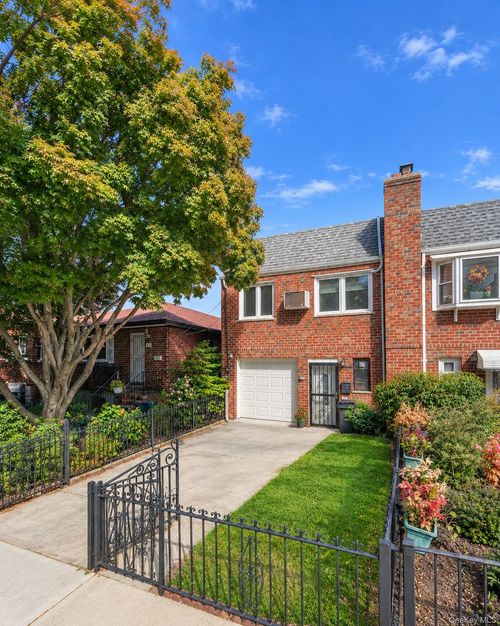 1835 21st Drive, New York, NY, 11105 | Card Image