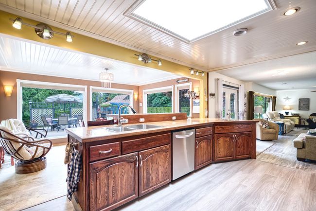 6241 Sechelt Inlet Rd, House other with 3 bedrooms, 2 bathrooms and 5 parking in Sechelt BC | Image 17