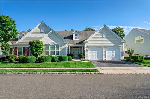 39-39 Kimberly Dr, Westhampton, NY, 11977-1017 | Card Image