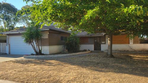4942 E Oslin Ave, Fresno, CA, 93727-1954 | Card Image