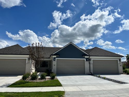 10457 Pickerel Lake Dr, Brighton, MI, 48116-2217 | Card Image