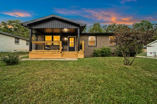 132 Schrader Heights Dr, Dickson, TN, 37055-2636 | Card Image