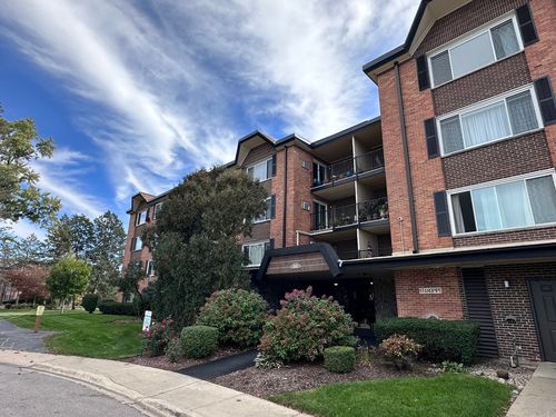 apt-110-1217 S Old Wilke Rd, Arlington Heights, IL, 60005-2942 | Card Image