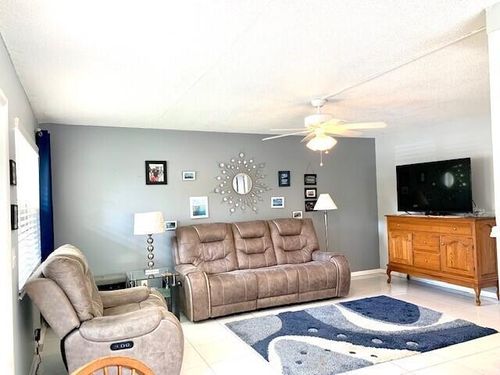 106 Hastings G, West Palm Beach, FL, 33417-1216 | Card Image