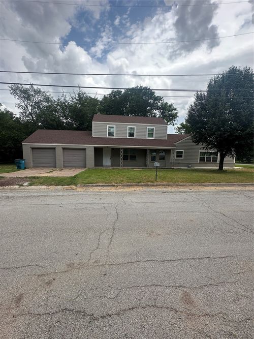 701 Hulme St, Bowie, TX, 76230-4207 | Card Image