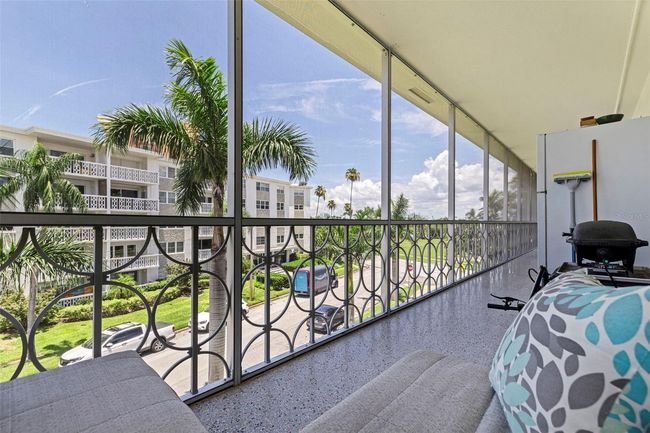 UNIT-6 - 1060 N Shore Dr Ne, Condo with 2 bedrooms, 2 bathrooms and null parking in ST PETERSBURG FL | Image 46