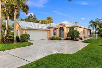 2802 Sw Brighton Way, House other with 3 bedrooms, 2 bathrooms and 2 parking in Palm City FL | Image 3