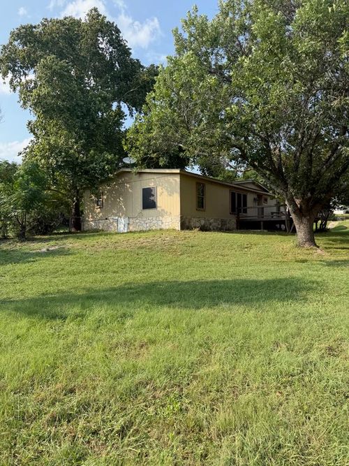 172 Sleepy Hollow Cir, Kerrville, TX, 78028-9369 | Card Image