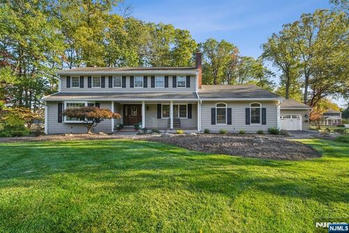 5 Glengorra Ct, Mahwah, NJ, 07430-1512 | Card Image