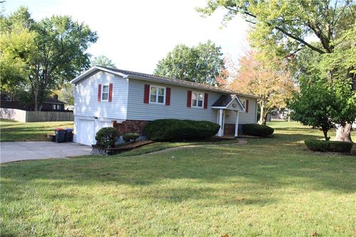 15323 Rickel Dr, Basehor, KS, 66007-3018 | Card Image