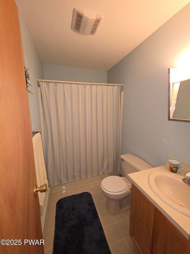 upstairs Bathroom | Image 25