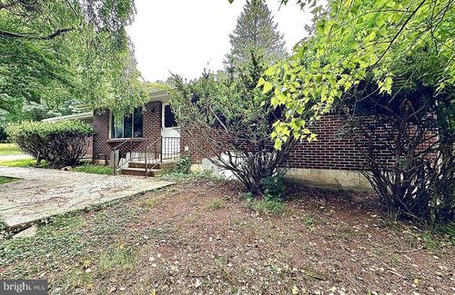 420 Chapel Hill Rd, SINKING SPRING, PA, 19608-9270 | Card Image