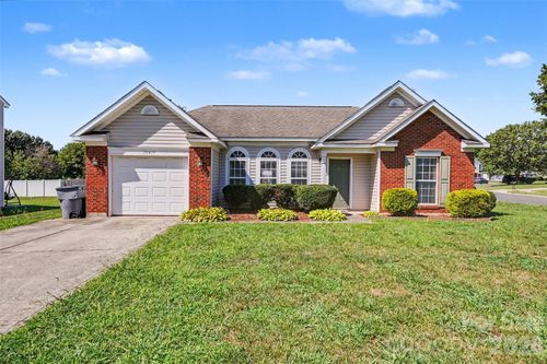 10439 Green Hedge Ave, Charlotte, NC, 28269-1540 | Card Image
