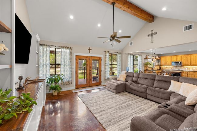 122 Twisting Oak Ct, House other with 4 bedrooms, 3 bathrooms and null parking in Pipe Creek TX | Image 11
