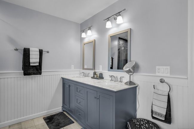 Dual sink vanity. | Image 20