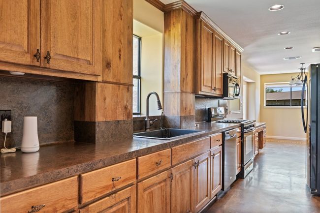 Guest apartment featuring a full kitchen. | Image 34