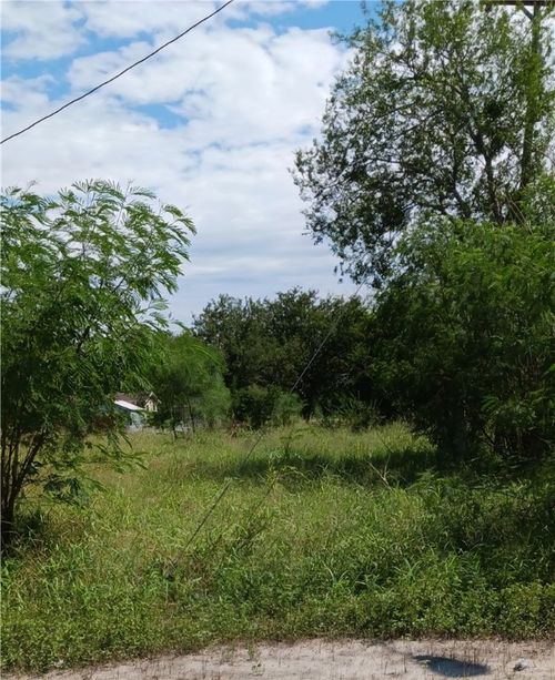 612 N South St, Mathis, TX, 78368-2058 | Card Image