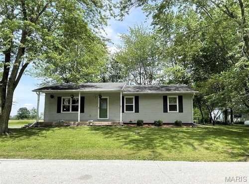 709 N Livingston St, Shelbina, MO, 63468-1061 | Card Image
