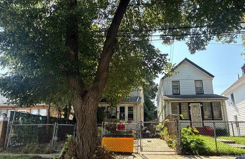 195-10 Sagamore Ave, Hollis, NY, 11423-2939 | Card Image