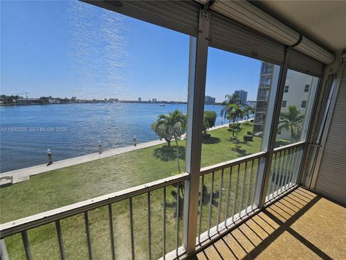 s310-3020 Marcos Dr, Aventura, FL, 33160 | Card Image