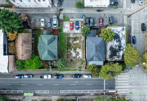 5043 11th Ave Ne, Seattle, WA, 98105-4378 | Card Image