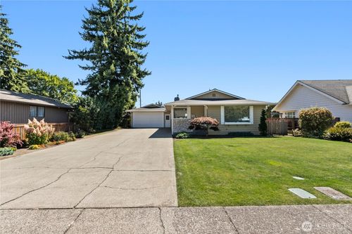 1611 E St, Lynden, WA, 98264-2038 | Card Image